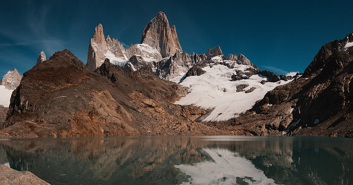 Laguna de Los Tres, with the Fitz Roy range in the background. Parque Nacional Los Glaciares (Glacier National Park), El Chalten, Patagonia - Argentina